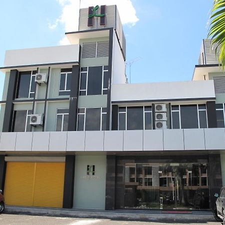 Labuk Hotel Sandakan Eksteriør bilde